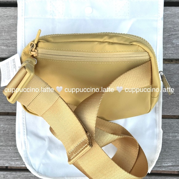 🏝NWT💛Lululemon Athletica Everywhere Belt Bag in Golden Sand - Extended Strap - Picture 3 of 13